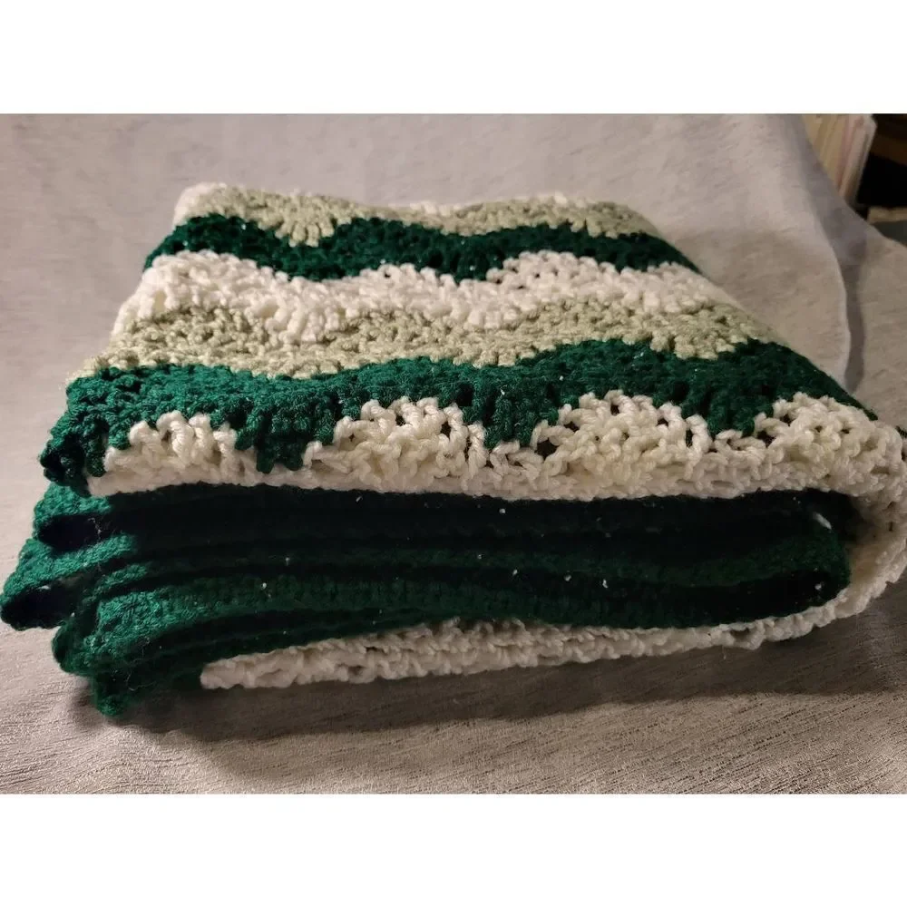 Vintage Afghan Handmade Crochet Throw Blanket Green‎ White 57 x48in